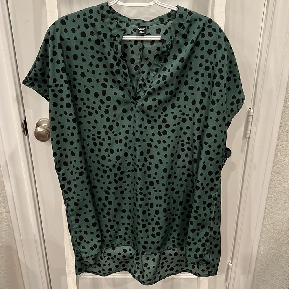 Emery Rose Green w/Black Leopard Spots Women’s Sized 3XL Blouse